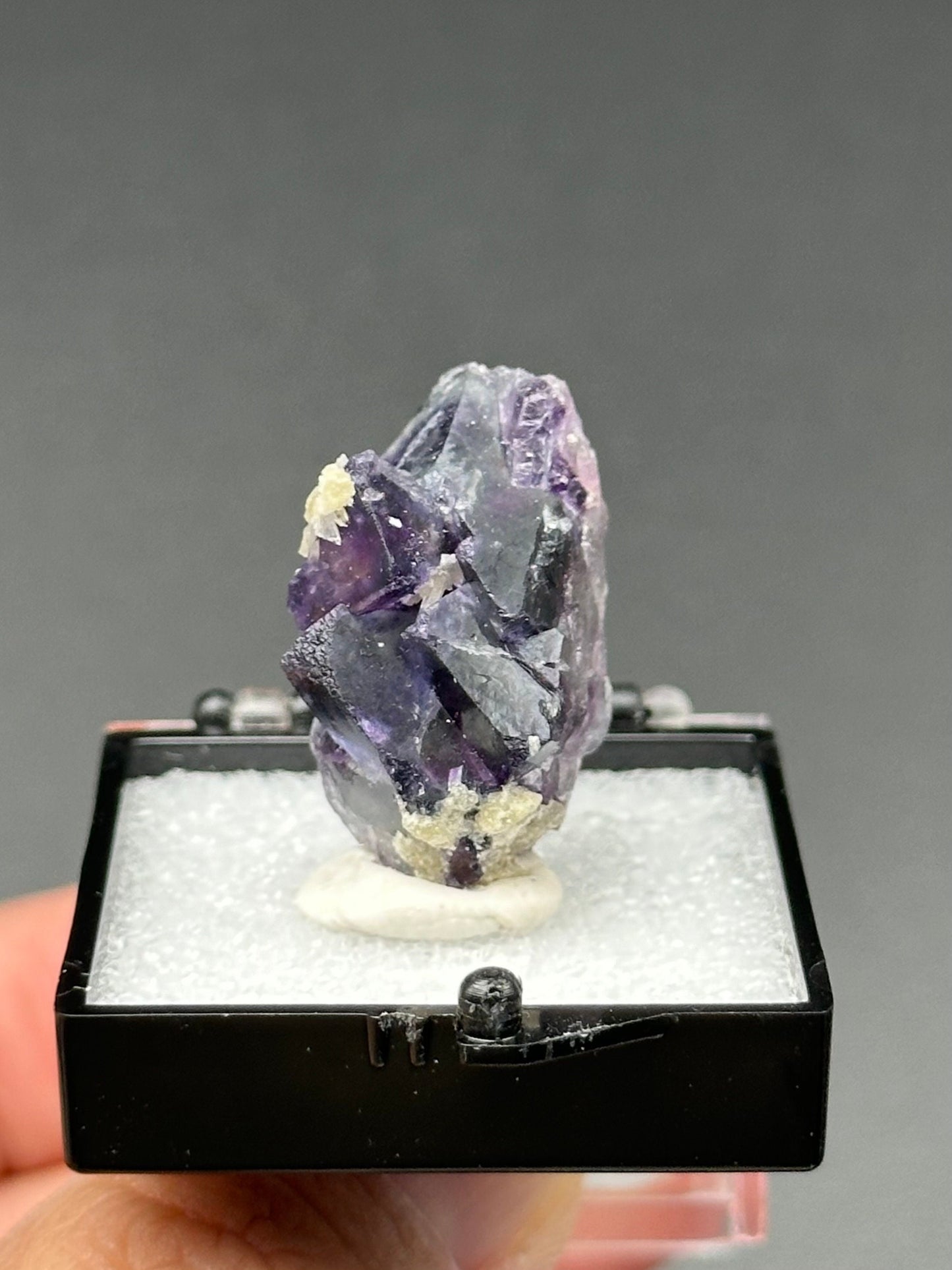 Fluorite Specimen in a perky box from the Yindu Mine, Inner Mongolia, China