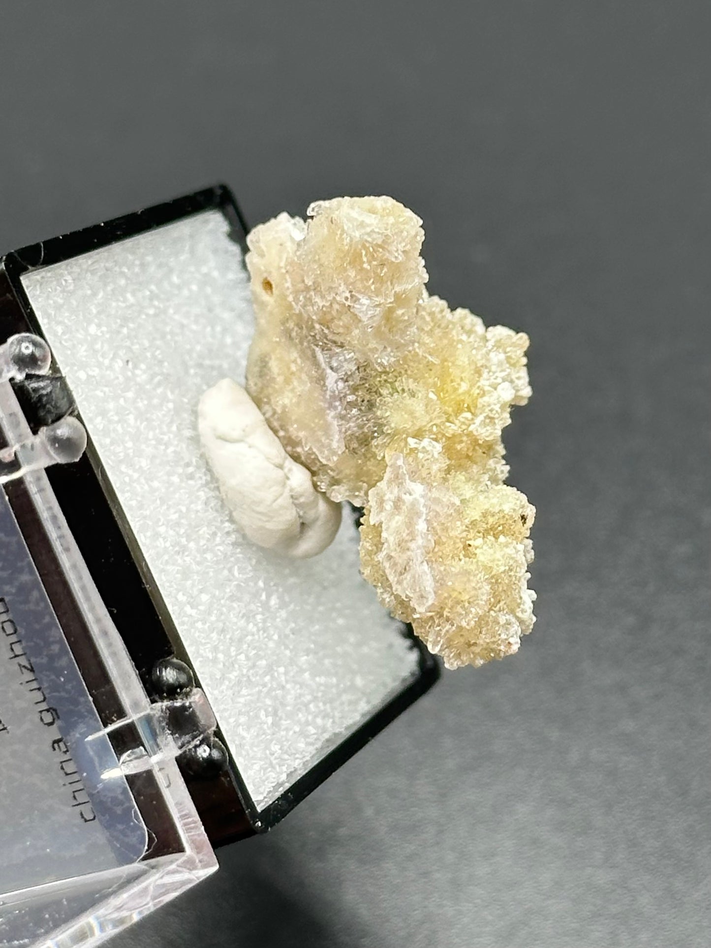 Fluoroaluminate Gypsum in a perky box from Guizhou Dachang, China