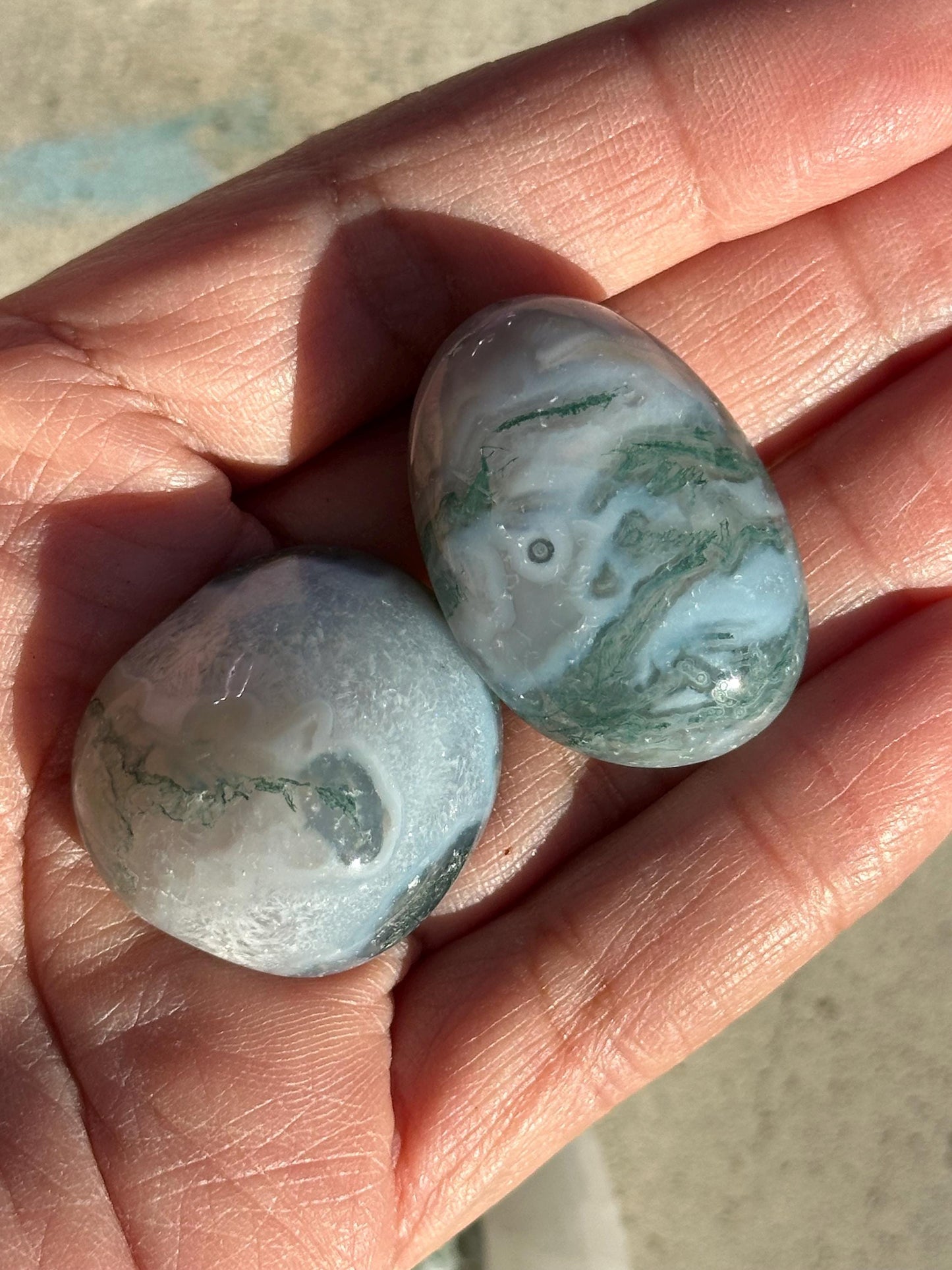 One (1) Moss Agate Tumble