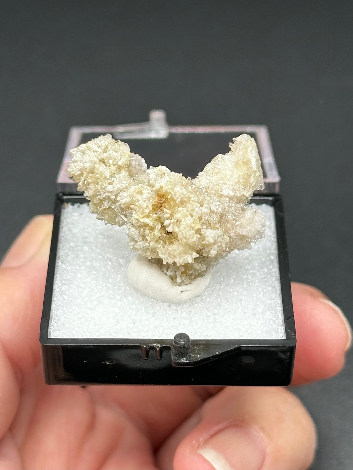 Fluoroaluminate Gypsum in a perky box from Guizhou Dachang, China
