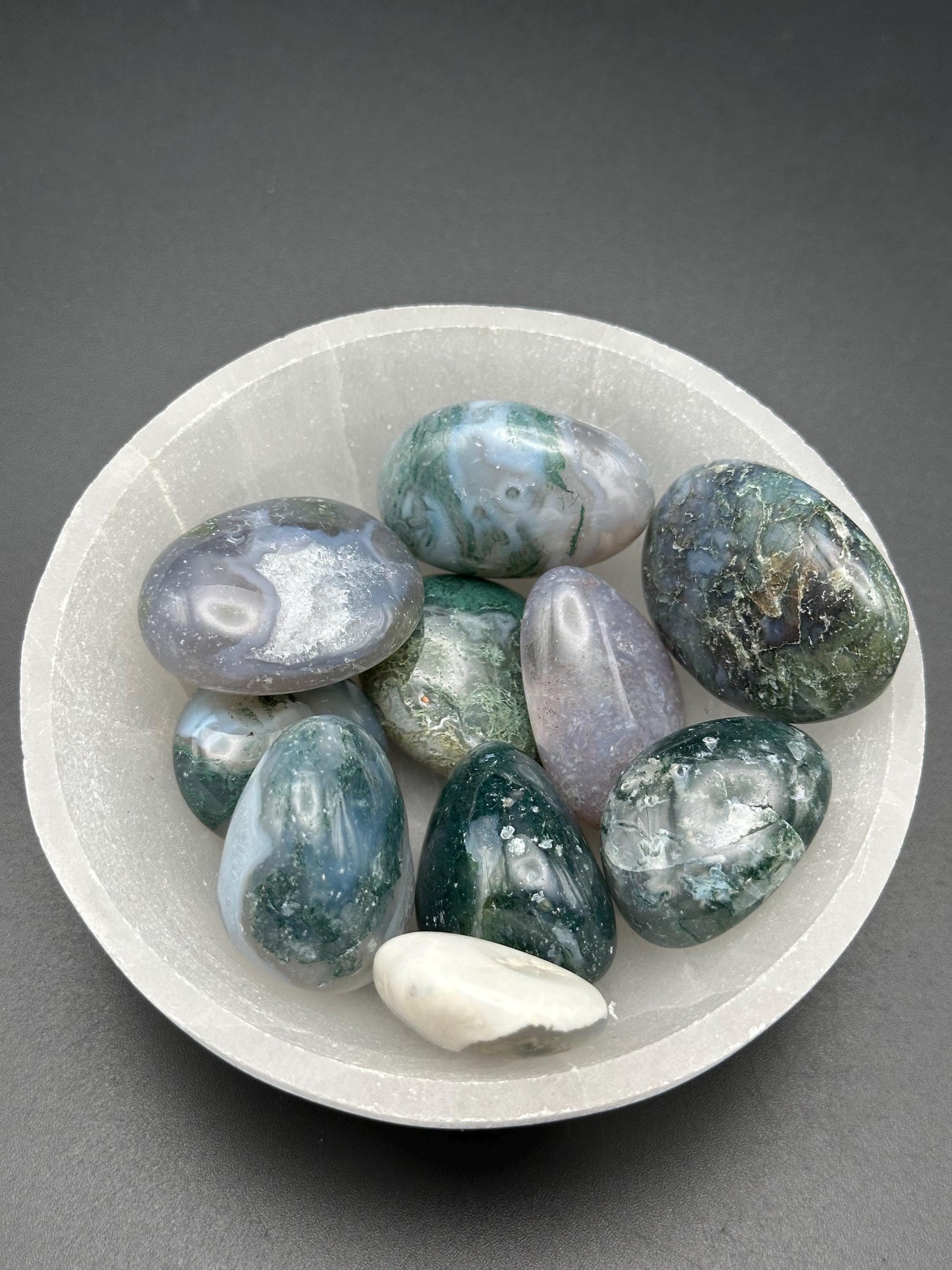 One (1) Moss Agate Tumble