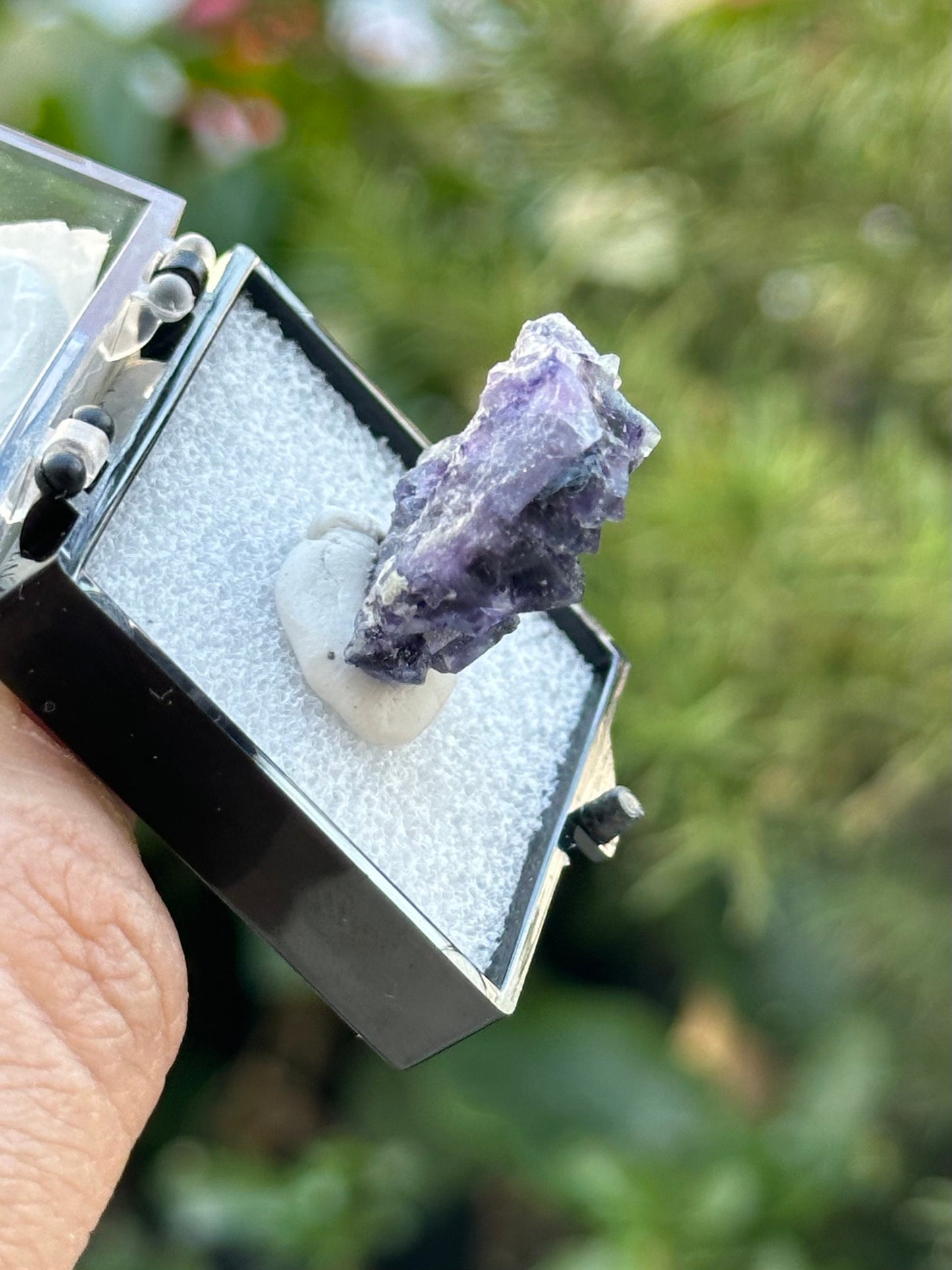 Fluorite in a perky box from the Yindu Mine, Inner Mongolia, China