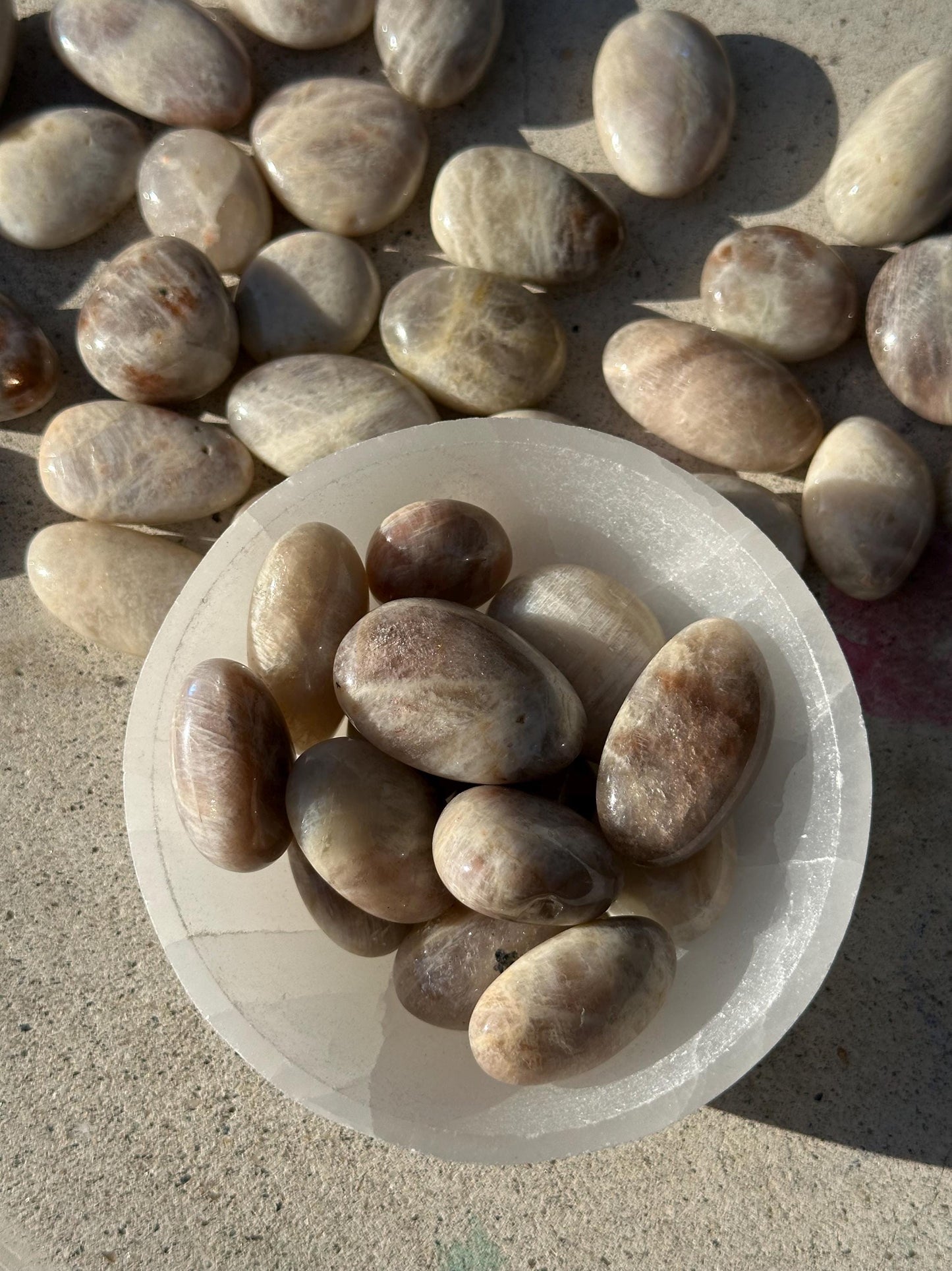 One (1) Sunstone Moonstone Tumble