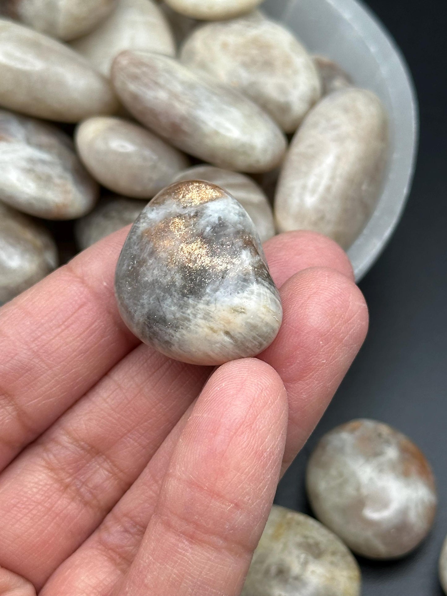 One (1) Sunstone Moonstone Tumble