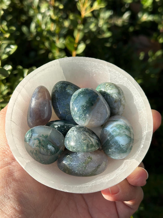 One (1) Moss Agate Tumble