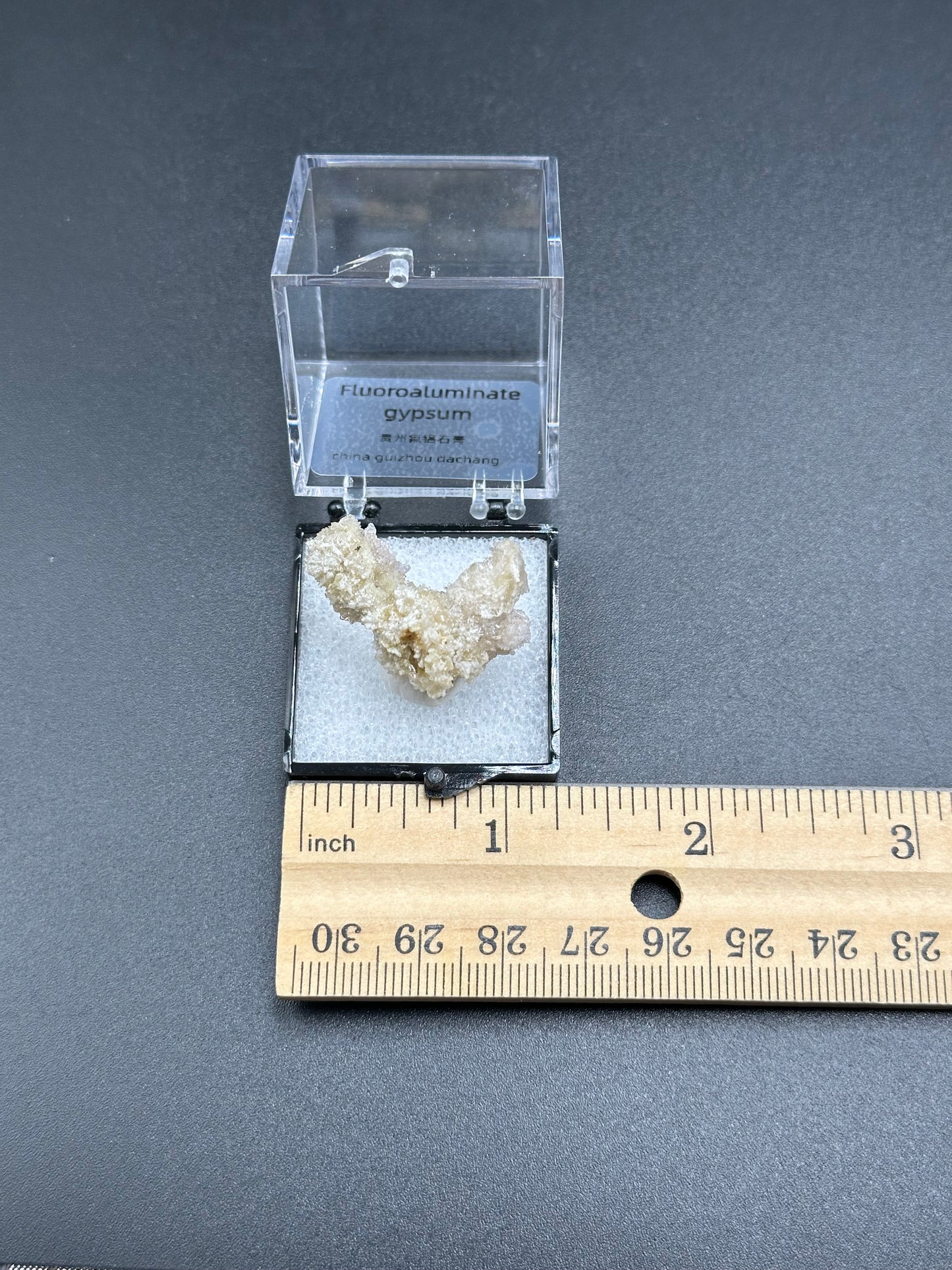 Fluoroaluminate Gypsum in a perky box from Guizhou Dachang, China