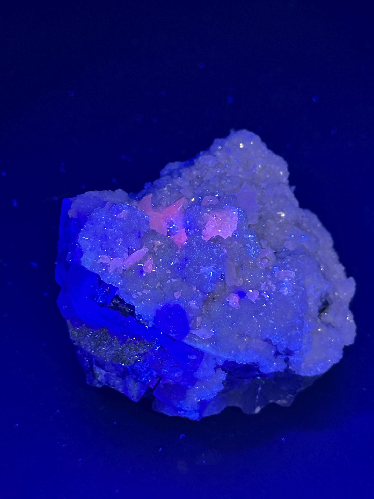 Fluorite with Quartz and Calcite from the Manaoshan Mine